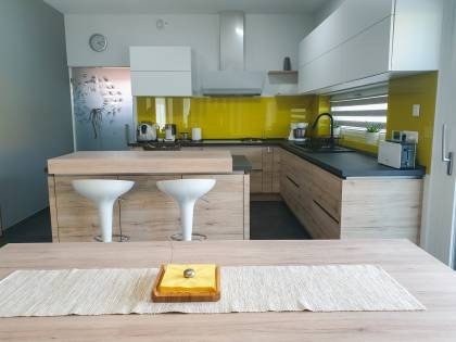 Referință - Bucătărie modernă Kuechentreff Riva / Touch - Alb / Stejar Sanremo
